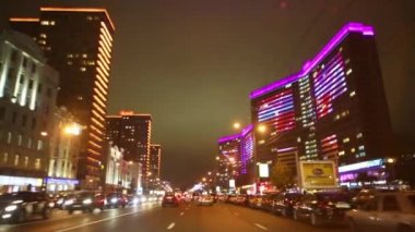 Yolda sürme binalar geçmiş