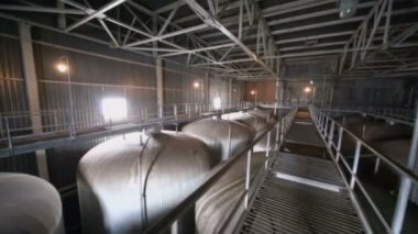Bira için büyük sarnıç ile büyük hangar