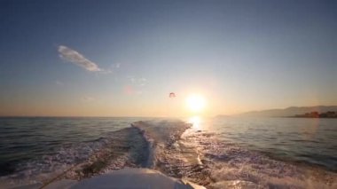 Planör Denizi üzerinden uçar