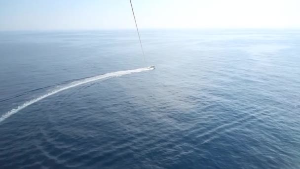 Hermosa vista al mar desde paracaídas — Vídeos de Stock