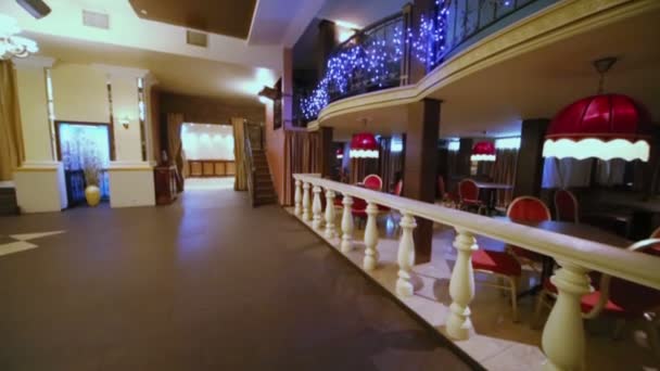 Interieur van lege zaal in restaurant — Stockvideo