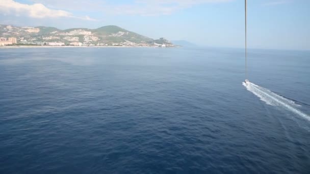 Hermosa vista al mar desde paracaídas — Vídeos de Stock