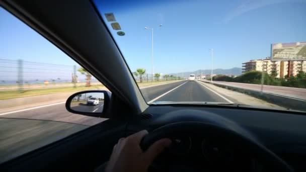 Подання з великої дороги від їзда автомобіля — стокове відео