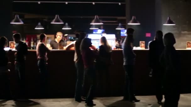 People dancing near bar desk — Stock Video