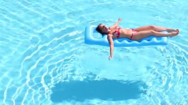 Beautiful girl in swimsuit on air mattress — Stock Video