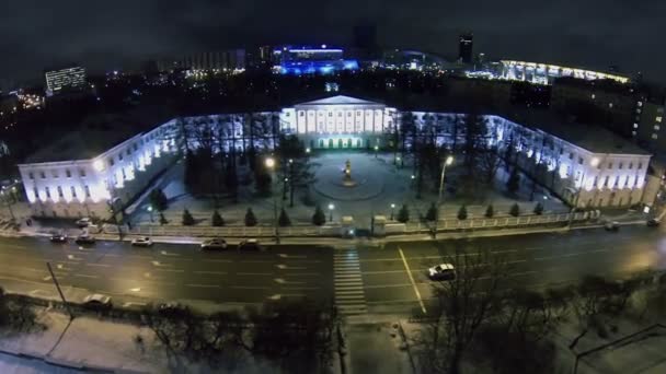 Verkehr in der Nähe des Kulturzentrums der Streitkräfte — Stockvideo