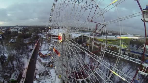Centro de Exposições Russo com roda gigante — Vídeo de Stock