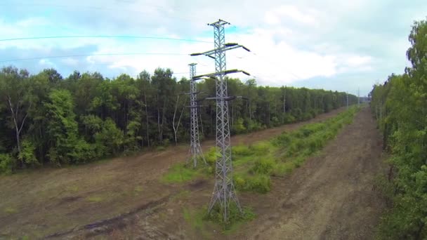 Ligne de tours de transmission de puissance — Video