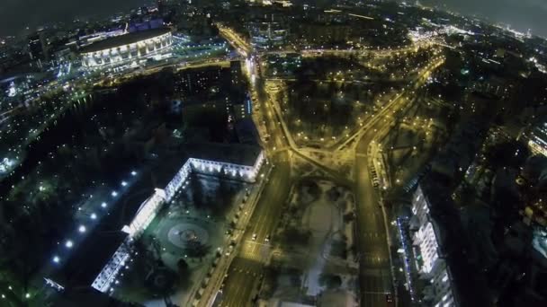 Stadtbild nahe dem zentralen Akademischen Theater — Stockvideo