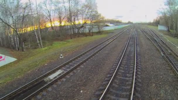 Köprü altındaki demiryolu rayları — Stok video