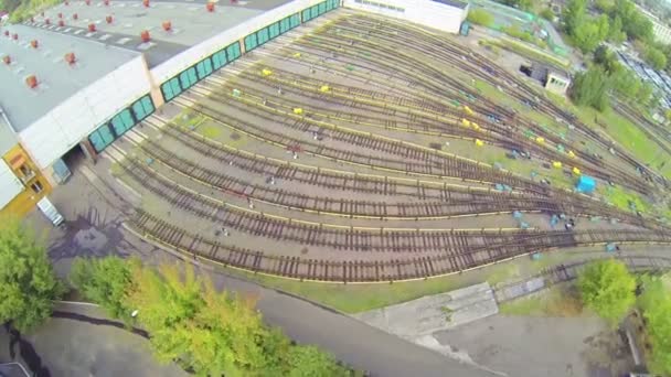 Metro depots bij city — Stockvideo