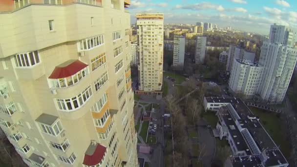 Telhado de casa residencial alta — Vídeo de Stock