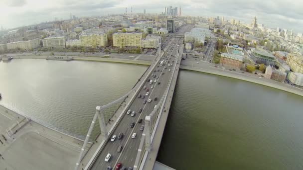 Many cars ride by Crimean bridge — Stock Video