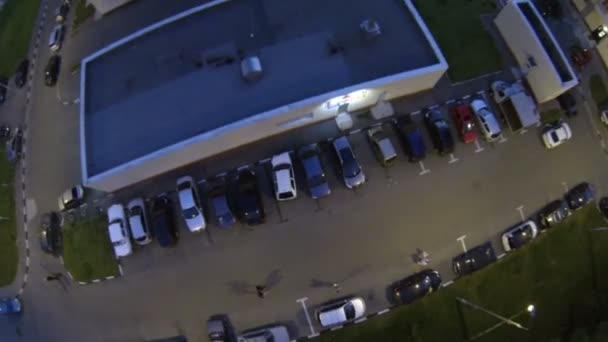 Parkplatz mit abgestellten Autos — Stockvideo