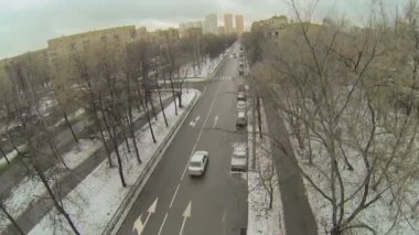 Otomobil sürücüsü Bulvarı ile sokakta