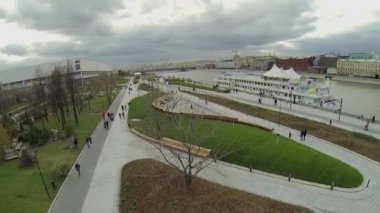 İnsanlara Kırım quay yaya bölgesi