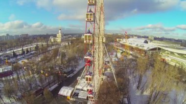 Rus Sergi Merkezi dönme dolap