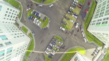 Araba park üzerinde hareket