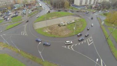 Şehir trafiği Bela Kun Meydanı üzerinde