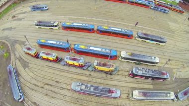 Tramvaylar görünümü yukarıdaki şehir depo içinde birkaç türü