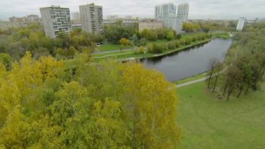 Cherkizovsky gölet park ile Cityscape