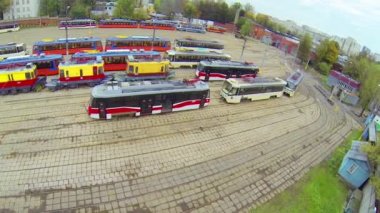 Gün görünümü: birçok tramvay model Park depo, havadan görünümü