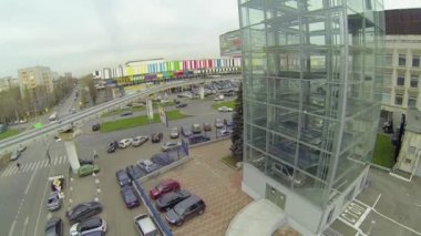 Çoklu seviyeli cam ile otopark