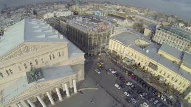 Cityscape Bolshoy tiyatro, Tiyatro Meydanı yakınındaki trafik ile