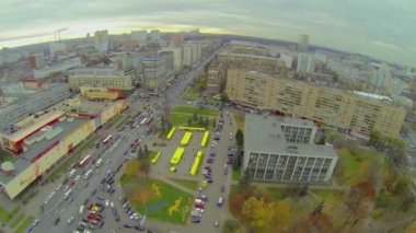 Cityscape alışveriş merkezi Semenovskiy ile ve trafik