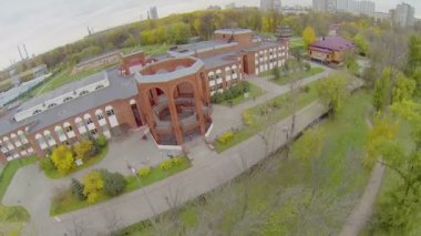 Cherkizovsky gölet Palace yakınındaki üzerinde köprü