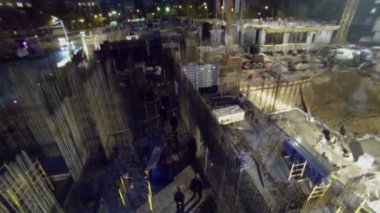 İnşaatçılar apartman kompleksi inşaat alanında iş