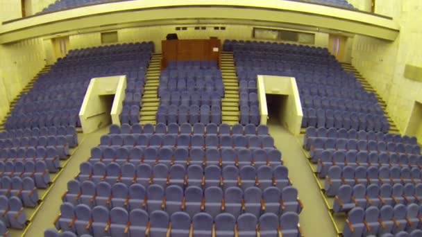 Lege blauwe theater zitplaatsen — Stockvideo