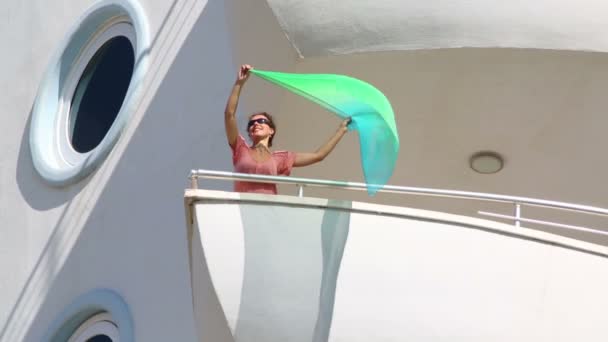 Girl waving kerchief on balcony — Stock Video