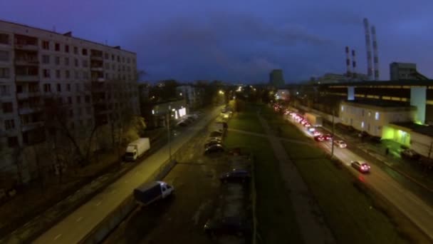 Straat met verkeer in Moskou — Stockvideo