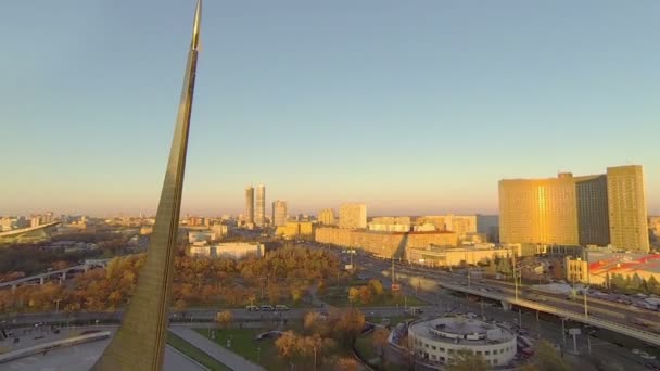 Obelisk zdobywców kosmosu — Wideo stockowe