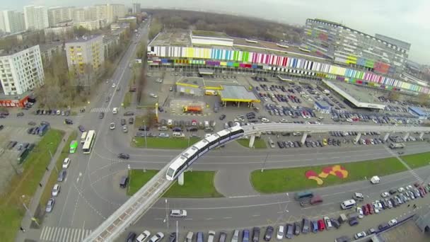 Trafic automobile à la croisée des chemins — Video