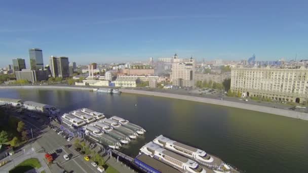 码头的河上交通 — 图库视频影像