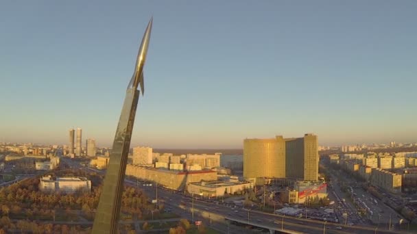 Obelisk veroveraars van ruimte — Stockvideo