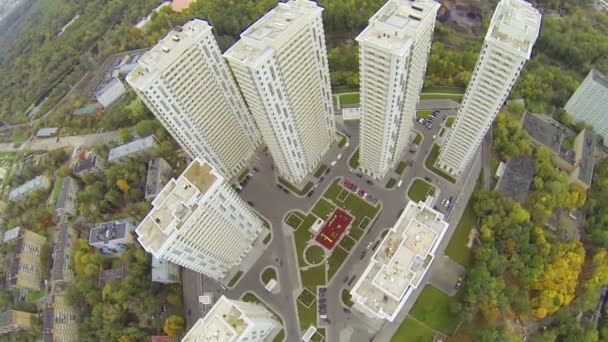 Buurt panorama met modern gebouw complex, boven weergave — Stockvideo