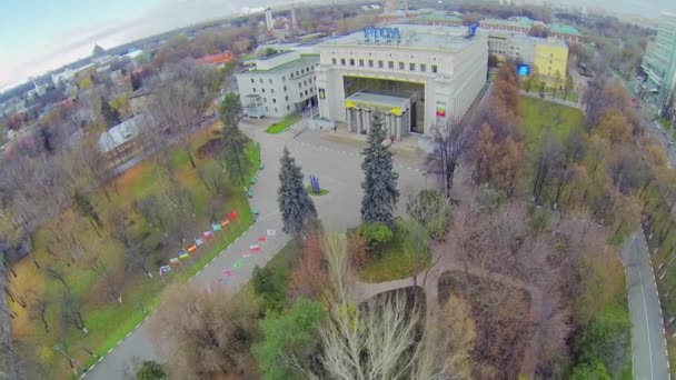 Edificio principal de la Universidad Social Estatal de Rusia — Vídeos de Stock