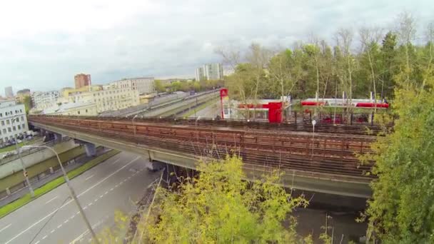 City panorama with railway bridge — Stock Video