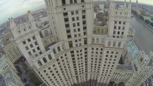 Kotelnicheskaya 堤防にスターリンの高層ビル — ストック動画