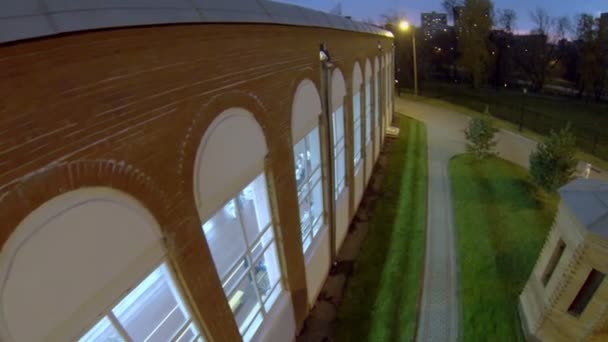 Les enfants jouent dans la salle de gym du Palais des Enfants — Video