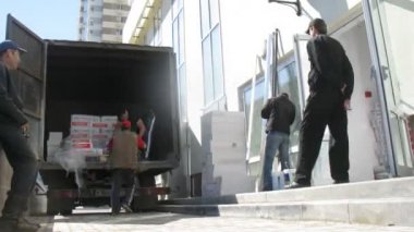 Alçı torba kamyon boşaltma işçi