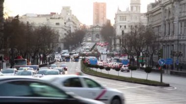 Sokak Calle de Alcala tarafından araba sürmek