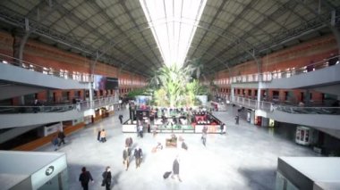 Kış Bahçesi yakınındaki yolcu yürüyüş