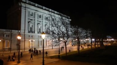 Yapı insanlar yürümek