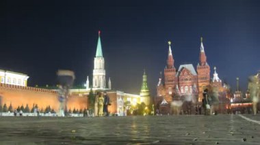 Kızıl Meydan geceleri yürüyüş