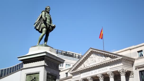 Памятник возле Испанского конгресса — стоковое видео