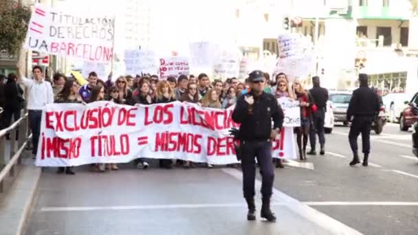 Studenten nemen deel aan demonstratie — Stockvideo